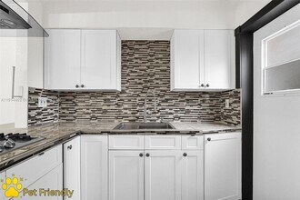 12287 NE 7th Ave in North Miami, FL - Foto de edificio - Building Photo