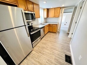 4204 Kugler Mill Rd in Cincinnati, OH - Building Photo - Building Photo