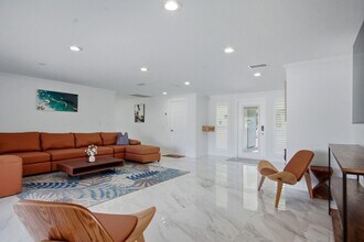 455 Bayside Ave in Naples, FL - Foto de edificio - Building Photo