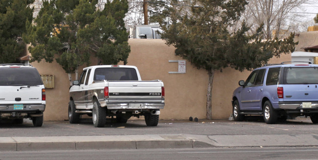 813 Louisiana Blvd SE in Albuquerque, NM - Building Photo - Building Photo