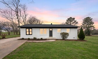 2749 Philadelphia Rd in Lawndale, NC - Building Photo