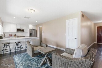 6101 E Greenway Ln in Scottsdale, AZ - Building Photo - Building Photo