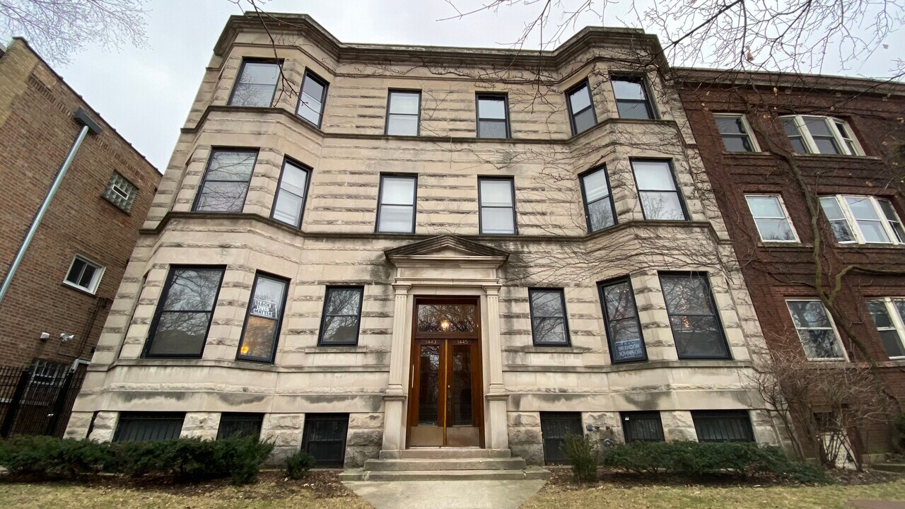 1443 W Belle Plaine Ave in Chicago, IL - Building Photo