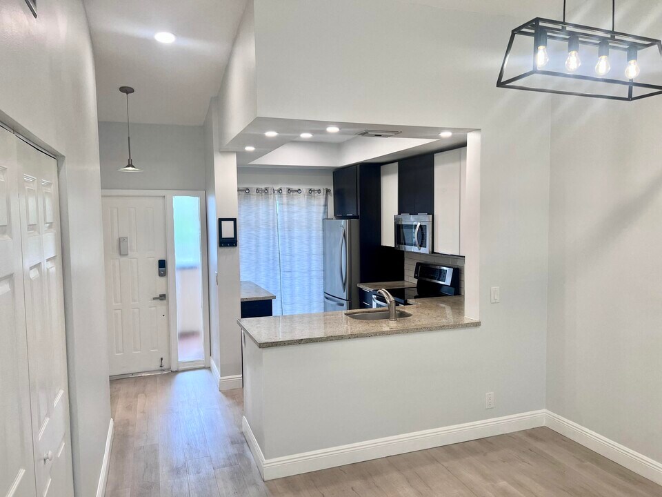 2281 SW 15th St in Deerfield Beach, FL - Building Photo