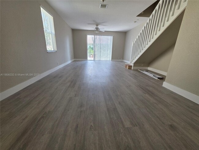 2076 Hacienda Terrace in Weston, FL - Building Photo - Building Photo
