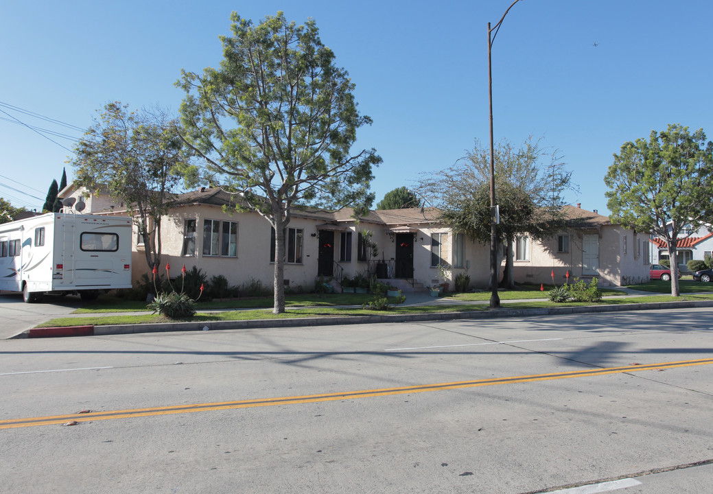 7051 State St in Huntington Park, CA - Building Photo