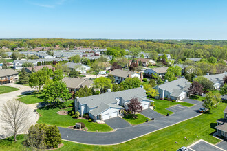 Sunset Twonhomes in Franklin, WI - Building Photo - Building Photo