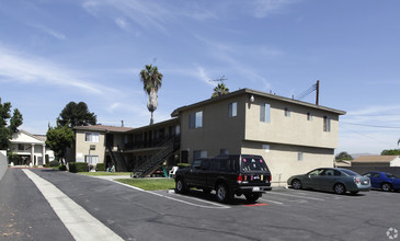 1230 Hillandale Ave in La Habra, CA - Foto de edificio - Building Photo