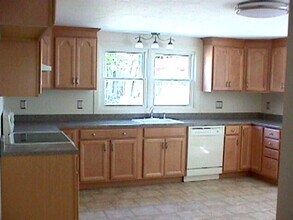 216 5th St, Unit 1 in Leominster, MA - Building Photo - Building Photo