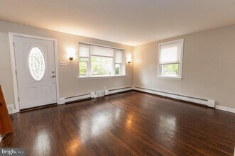 1569 County Line Rd in Bryn Mawr, PA - Building Photo - Building Photo