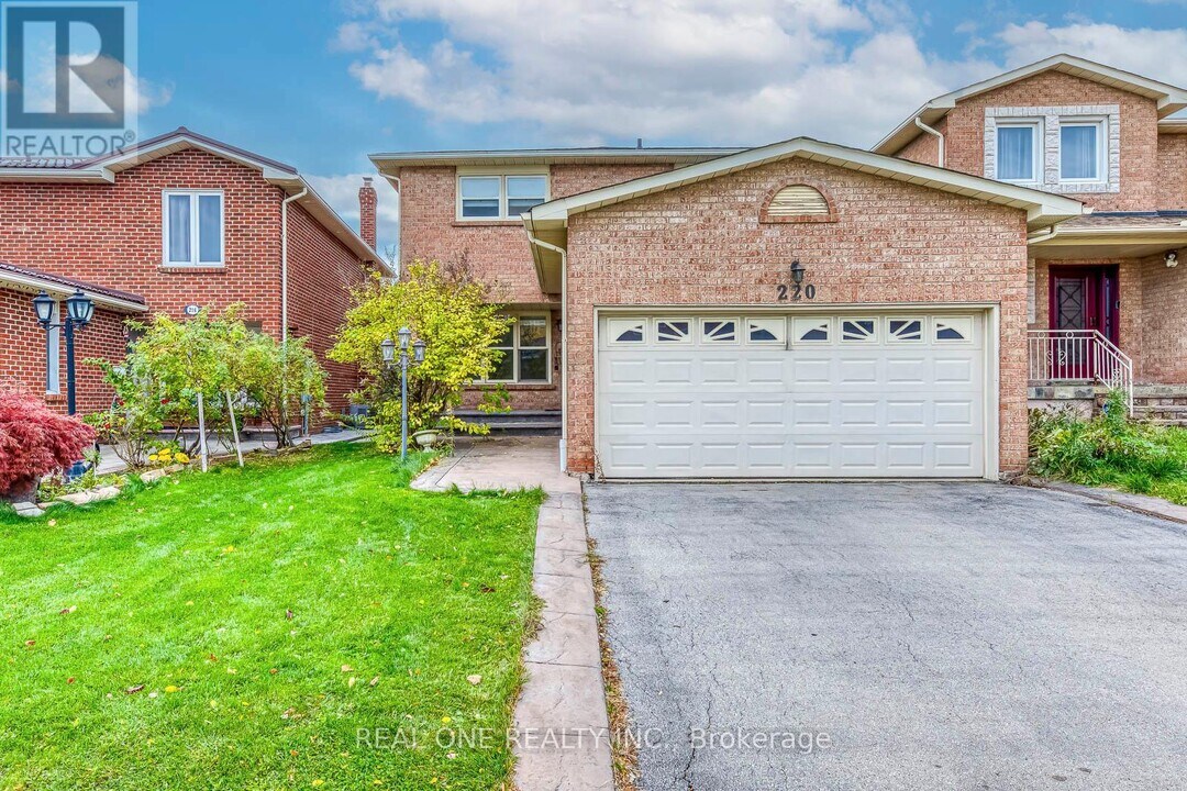 220 Kingsbridge Garden Cir in Mississauga, ON - Building Photo