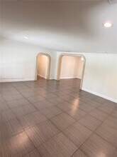 5780 SW 53rd Terrace in Miami, FL - Building Photo - Building Photo