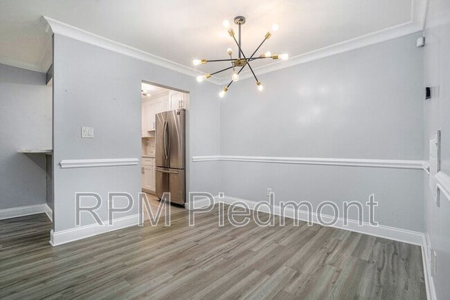 6820 Glenridge Dr in Sandy Springs, GA - Building Photo - Building Photo