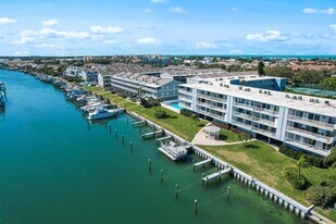 719 Pinellas Bayway S in Tierra Verde, FL - Building Photo