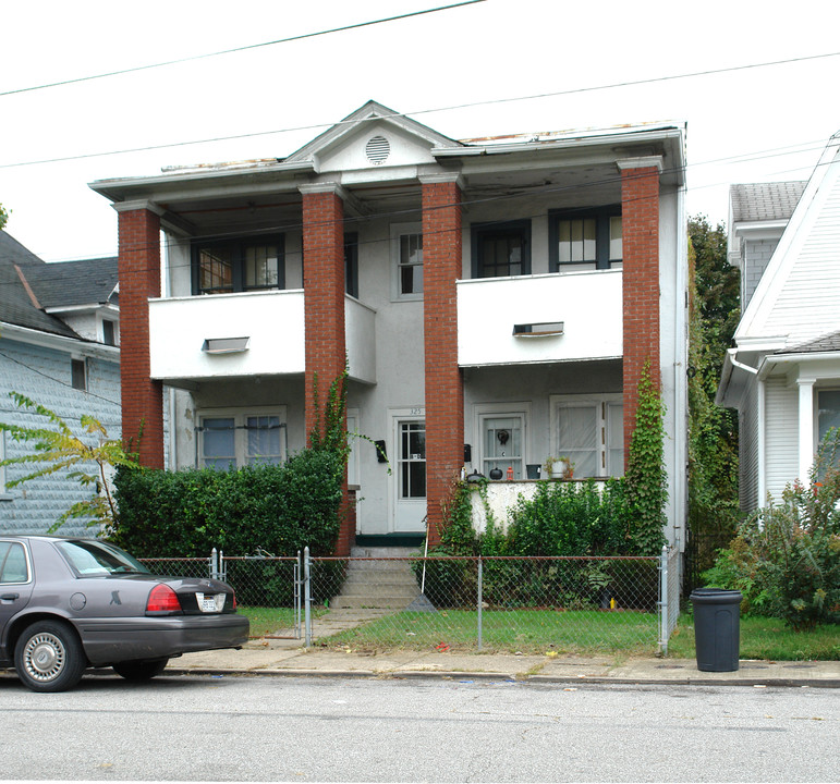 325 Berkeley St in Charleston, WV - Building Photo