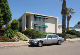 812 Tourmaline St in San Diego, CA - Foto de edificio - Building Photo