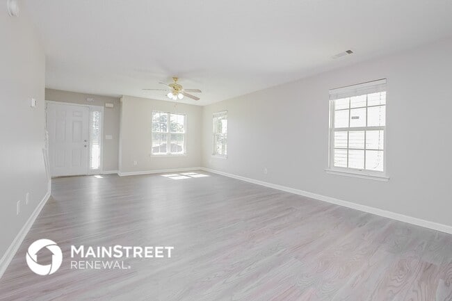 6233 Hickory Ln Cir in Union City, GA - Foto de edificio - Building Photo