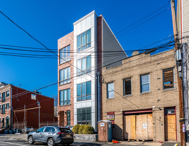 626 Grand St in Hoboken, NJ - Building Photo - Building Photo