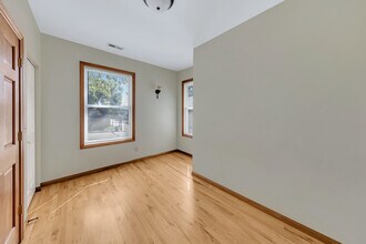 1715 Como Ave SE in Minneapolis, MN - Building Photo - Building Photo