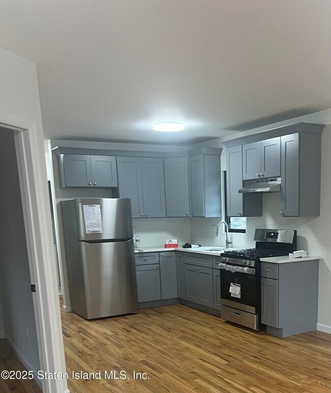 46 Laurel Ave in Staten Island, NY - Foto de edificio - Building Photo