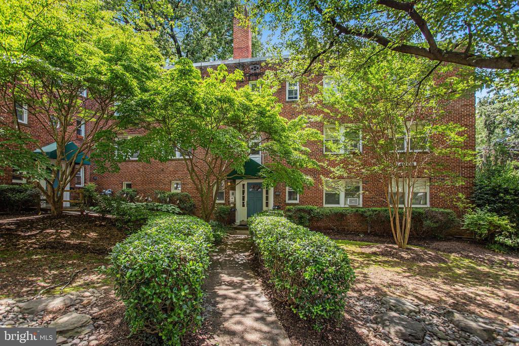 4004 Beecher St NW in Washington, DC - Building Photo