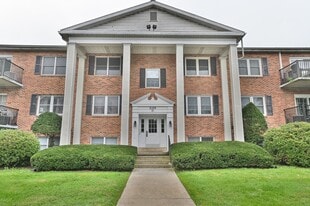 2109 Cedar Run Dr in Camp Hill, PA - Building Photo