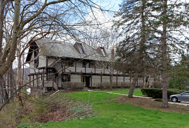 Timberland Village Apartments in Akron, OH - Building Photo - Building Photo