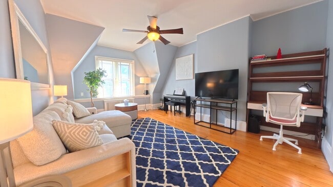 137 Walnut St, Unit #3 in Brookline, MA - Building Photo - Building Photo