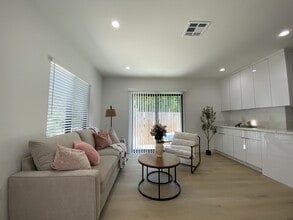 1922 11th St, Unit 2B2B in Santa Monica, CA - Foto de edificio - Building Photo