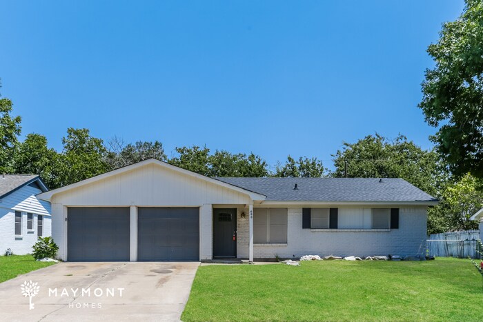 400 NW Douglas St in Burleson, TX - Building Photo