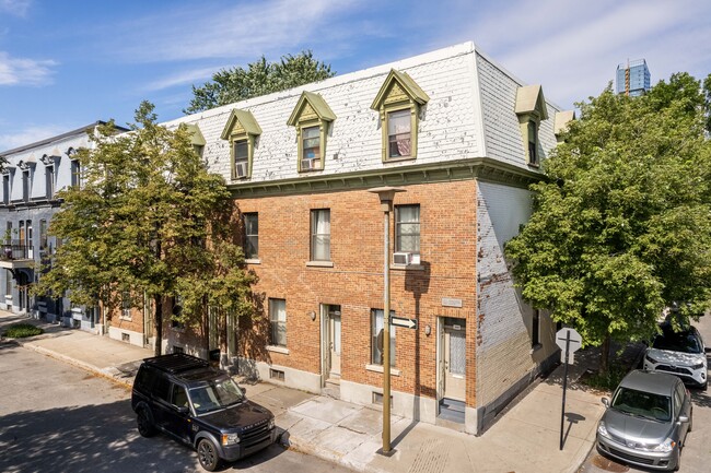 2447 Coursol Rue in Montréal, QC - Building Photo - Primary Photo