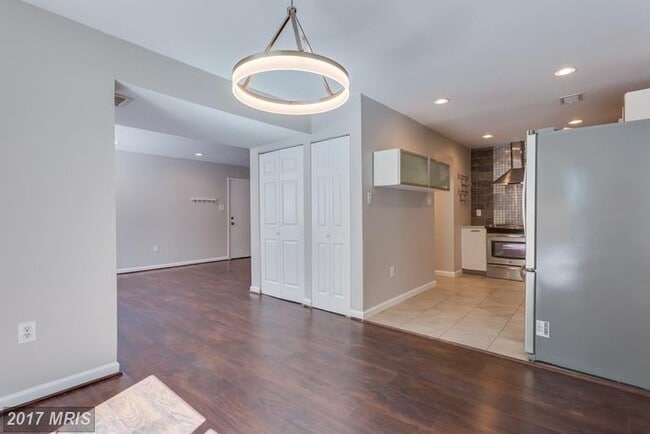 5735 Nordeen Oak Ct in Burke, VA - Building Photo - Building Photo