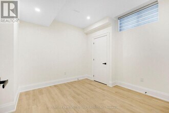 8915 Heritage Rd in Brampton, ON - Building Photo - Building Photo