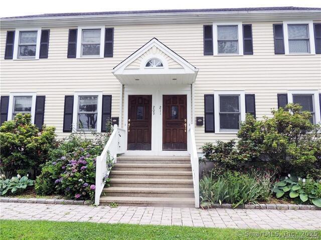 211 Hunyadi Ave in Fairfield, CT - Building Photo