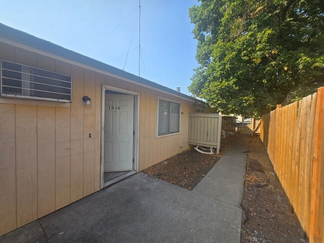 1028-1030 E Providence Ave in Spokane, WA - Building Photo - Building Photo