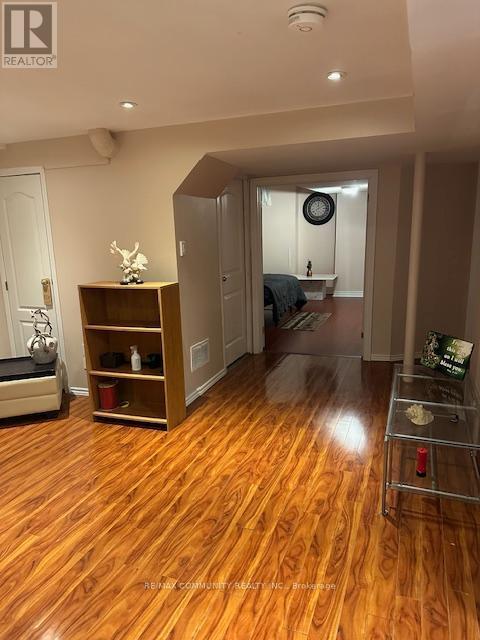 8 Sirius Crescent in Toronto, ON - Building Photo - Building Photo