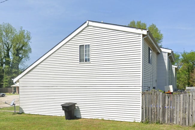 4102 Greenwood Dr in Portsmouth, VA - Foto de edificio - Building Photo