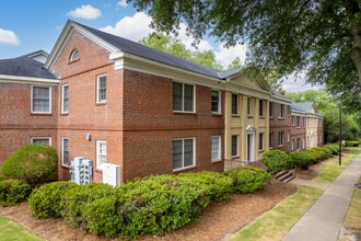 Hillcrest Apartments in Columbus, GA - Foto de edificio - Building Photo