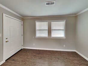 7745 Madrid Ave in Birmingham, AL - Foto de edificio - Building Photo