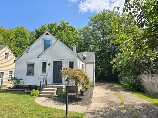 property at 3932 Kennison Ave