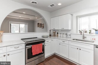 7918E Casa Grande Pl in Alexandria, VA - Building Photo - Building Photo