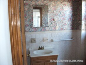 167 Charles St, Unit 3 in Cambridge, MA - Foto de edificio - Building Photo