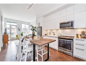14968-101A 101a Ave in Surrey, BC - Building Photo - Building Photo