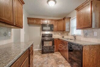 8803 E 72nd St in Raytown, MO - Building Photo - Building Photo