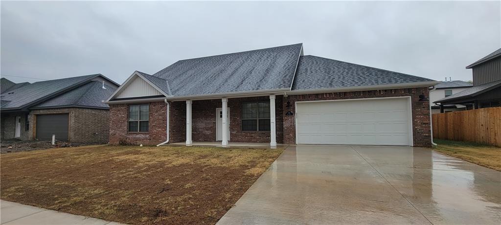 240 Vicks Cir in Centerton, AR - Building Photo