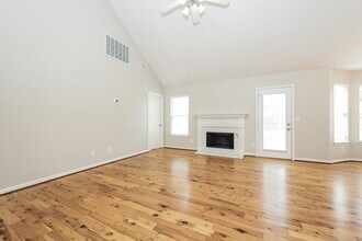 128 Mary Joe Martin Dr in La Vergne, TN - Building Photo - Building Photo