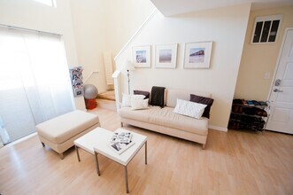 2471 Sawtelle Blvd, Unit 204 in Los Angeles, CA - Building Photo - Building Photo