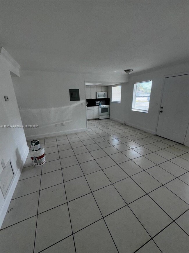 5150 W 12th Ave in Hialeah, FL - Building Photo - Building Photo
