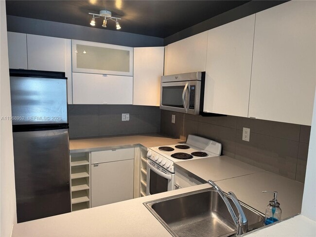 492 NW 165th St in Miami, FL - Building Photo - Building Photo