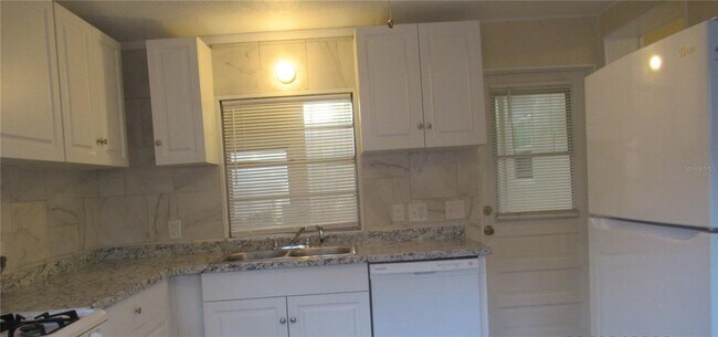 2568 39th Ave N in St. Petersburg, FL - Building Photo - Building Photo